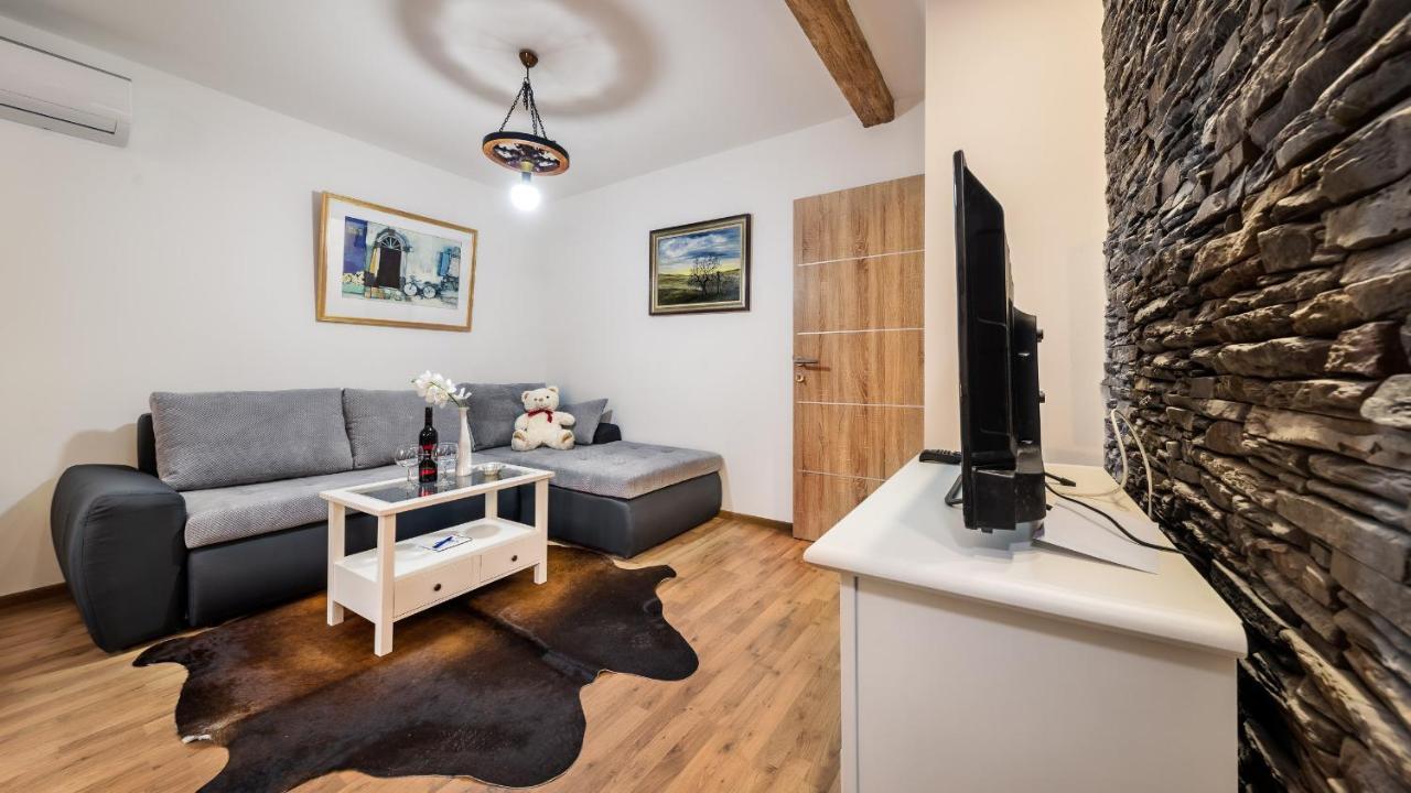 Apartment Krajinovic Загреб Экстерьер фото